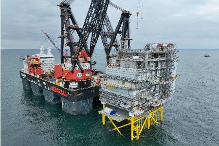 ScottishPower Renewables’ first-ever HVDC offshore converter station lifted into place