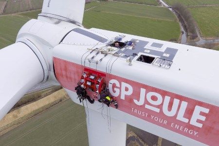Study shows migratory birds almost completely avoid wind turbines